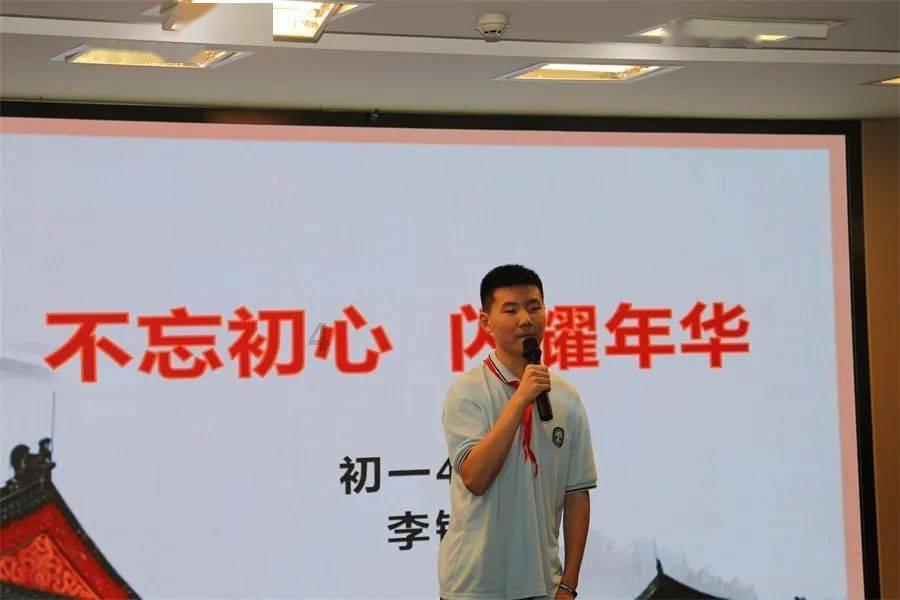 叛逆少年当车手玩跨界，自大拒绝复旦橄榄枝，韩寒出道20年实录
